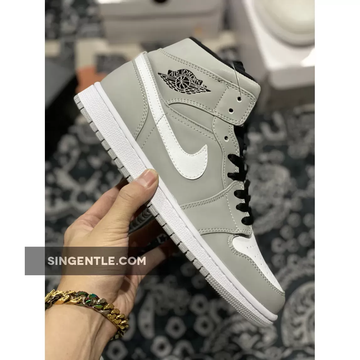 Air Jordan 1 Mid Black White Wolf Grey 554724-046 New Releases