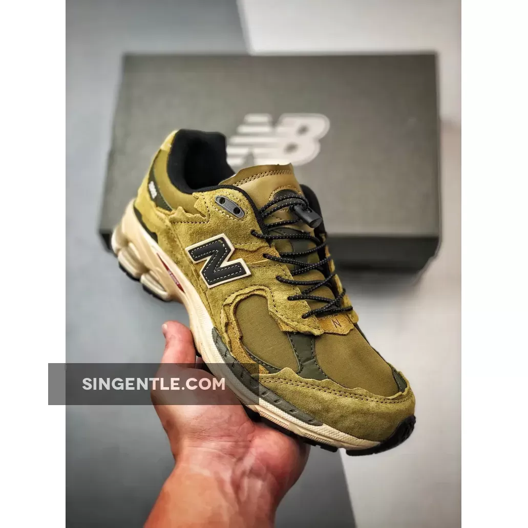 New Balance 2002R Ripstop Protection Pack Tan