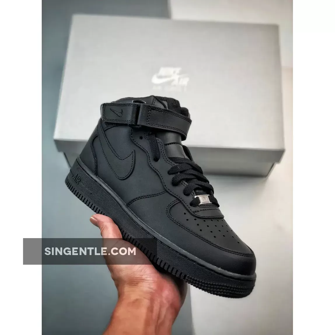 Nike Air Force 1 Mid ‘Triple Black’